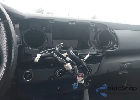 2017 Toyota Tacoma Trd Sport z USA, uszkodzony, nr VIN 3TMAZ5CN8HM031679